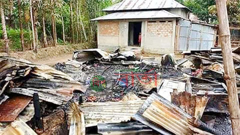 শ্বশুর বাড়িতে আগুনে পুড়ে ছারখার – আগুন দিলেন স্বামী bissobarta.com