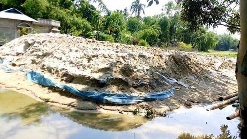 এক হাজার ট্রাক বালু জব্দ করলো ভ্রাম্যমান আদালত এক হাজার ট্রাক বালু জব্দ