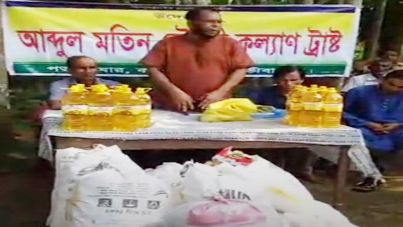 দরিদ্রদের মাঝে খাদ্য সামগ্রী বিতরণ : কমলগঞ্জ বিশ্ব বার্তা