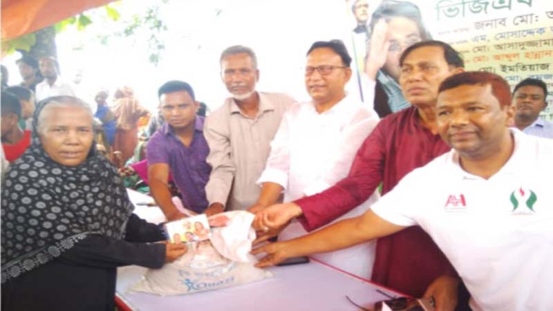 কমলগঞ্জ পৌরসভায় ভিজিএফ এর চাল বিতরণ চাল বিতরণ