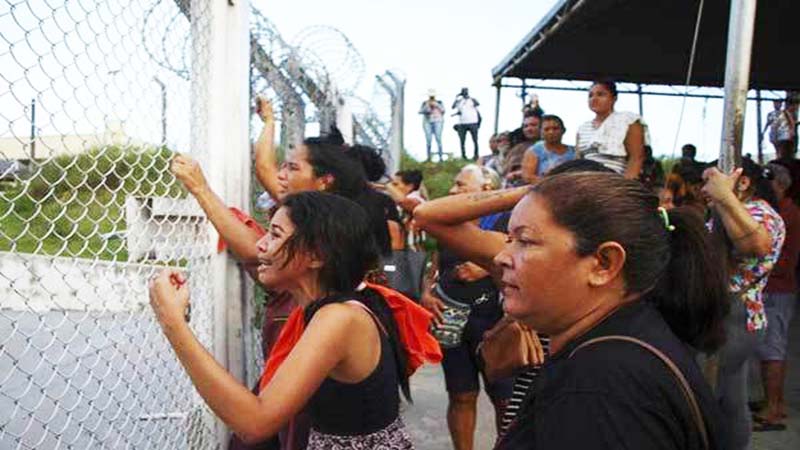 জেলের মধ্যে শ্বাসরুদ্ধ হয়ে ৪০ কয়েদির মৃত্যু জেলের মধ্যে শ্বাসরুদ্ধ হয়ে ৪০ কয়েদির মৃত্যু
