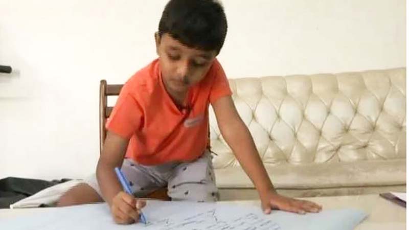 পৃথিবীর ১০৬টি ভাষা আয়ত্ব করল ৮ বছরের বালক পৃথিবীর ১০৬টি ভাষা আয়ত্ব করল ৮ বছরের বালক