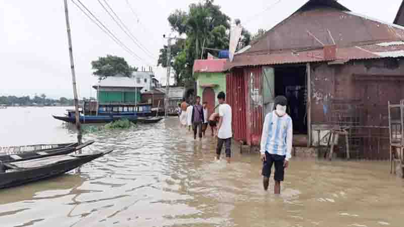 সুনামগঞ্জে সুরমা নদীর পানি বৃদ্ধি পেয়ে তলিয়ে গেছে রাস্তা ঘাট সুনামগঞ্জে সুরমা নদীর পানি বৃদ্ধি পেয়ে তলিয়ে গেছে রাস্তা ঘাট