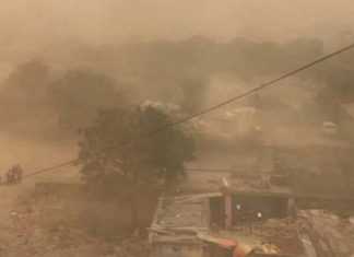 ভারতে প্রবল ধূলিঝড় ও বজ্রপাতে প্রাণ হারিয়েছেন ১৯ জন ভারতে প্রবল ধূলিঝড় ও বজ্রপাতে প্রাণ হারিয়েছেন ১৯ জন