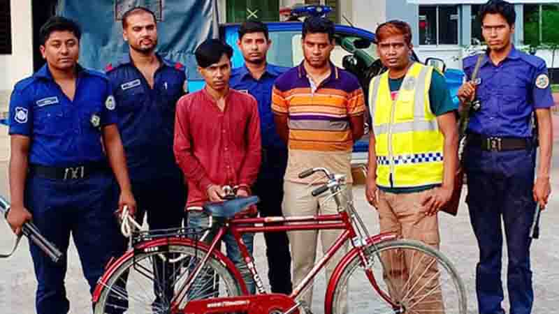 মাত্র ১০০ টার জন্য এক বন্ধু আরেক বন্ধুকে হত্যা মাত্র ১০০ টার জন্য এক বন্ধু আরেক বন্ধুকে হত্যা করলো