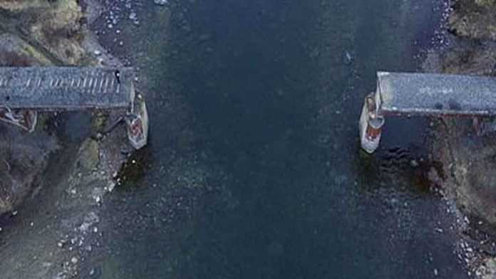 রাশিয়ায় ৭৫ ফুট লম্বা ব্রীজ হঠাৎ উধাও