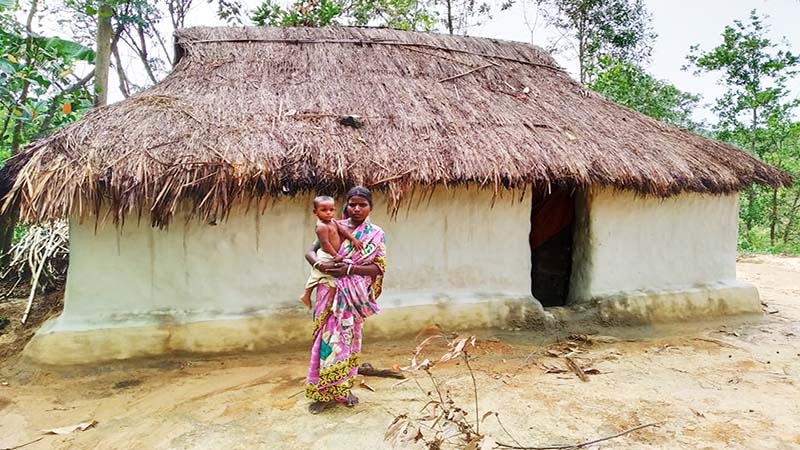 ঝড় বৃষ্টির সময় রাত জেগে থাকি, কখন যে ঘর ভেঙ্গে যাবে-সুবিধা বঞ্ছিত চা শ্রমিক ঝড় বৃষ্টির সময় রাত জেগে থাকি, কখন যে ঘর ভেঙ্গে যাবে-সুবিধা বঞ্ছিত চা শ্রমিক