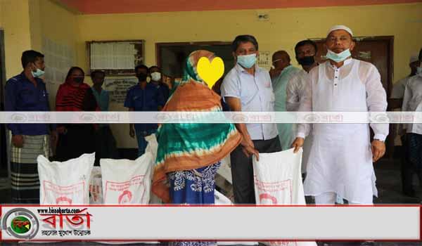 দেবিদ্বারে ১৫শ দুস্থ পরিবারের মাঝে ইউপি চেয়ারম্যানের খাদ্যসামগ্রী বিতরণ দেবিদ্বারে ১৫শ দুস্থ পরিবারের মাঝে ইউপি চেয়ারম্যানের খাদ্যসামগ্রী বিতরণ
