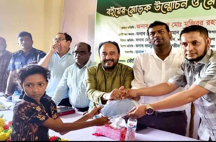 তৌহিদুল ইসলাম চৌধুরী বালিকা উচ্চ বিদ্যালয়ের শিক্ষার্থীদের মধ্যে বিনামূল্যে স্কুল ড্রেস, শিক্ষা বৃত্তি বিতরণ